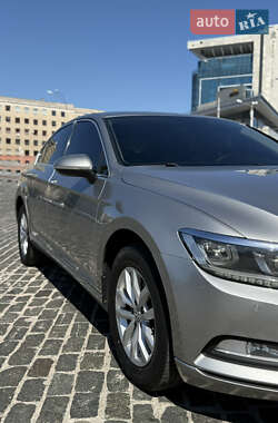 Седан Volkswagen Passat 2016 в Харькове