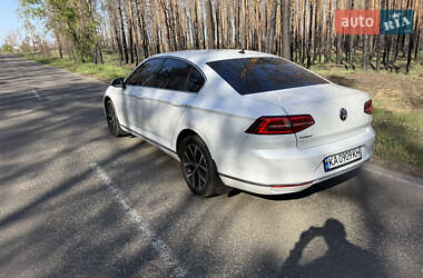 Седан Volkswagen Passat 2018 в Киеве