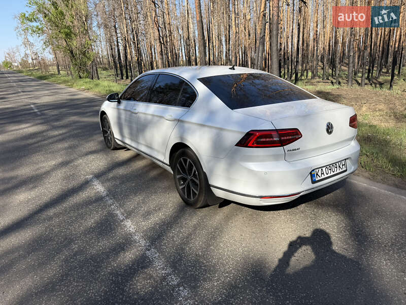 Седан Volkswagen Passat 2018 в Киеве