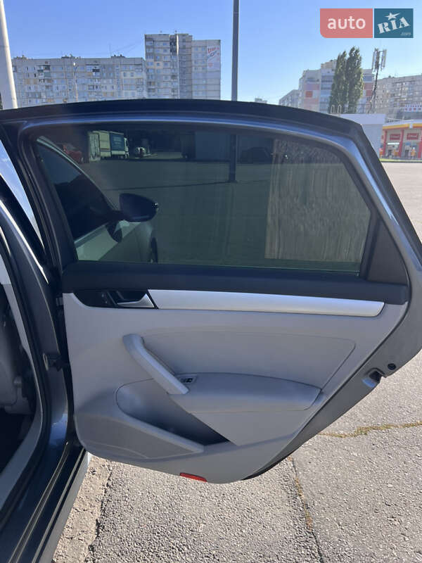 Седан Volkswagen Passat 2012 в Харкові