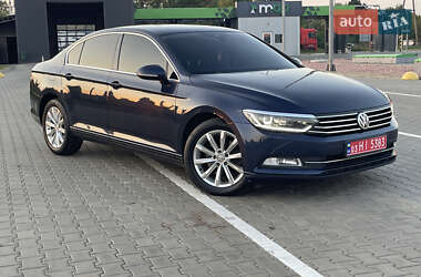 Седан Volkswagen Passat 2015 в 