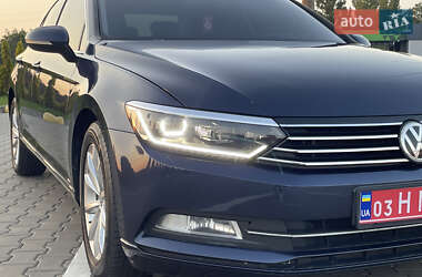 Седан Volkswagen Passat 2015 в 