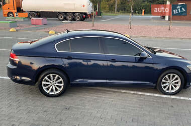 Седан Volkswagen Passat 2015 в 