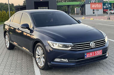 Седан Volkswagen Passat 2015 в 