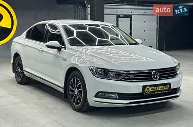 Седан Volkswagen Passat 2016 в Черновцах