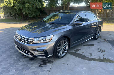 Седан Volkswagen Passat 2017 в Києві