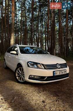 Універсал Volkswagen Passat 2011 в Ірпені