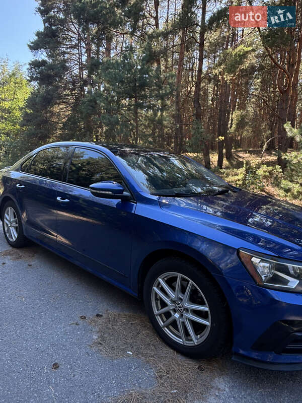Седан Volkswagen Passat 2016 в Кременчуге
