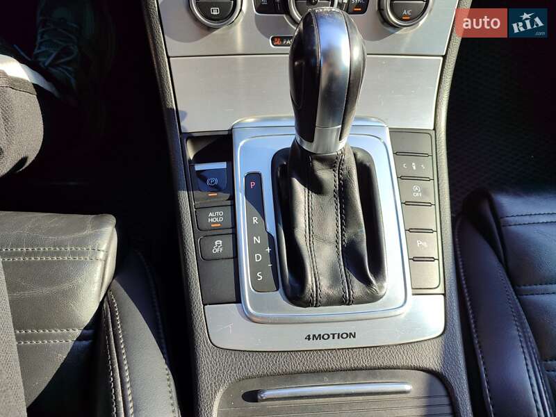 Универсал Volkswagen Passat 2013 в Ровно