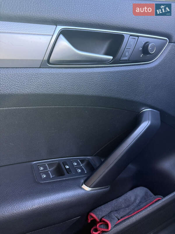 Седан Volkswagen Passat 2015 в Одесі