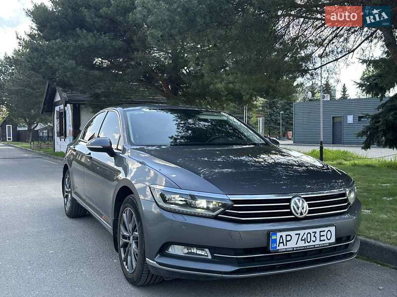 Седан Volkswagen Passat 2017 в Ивано-Франковске