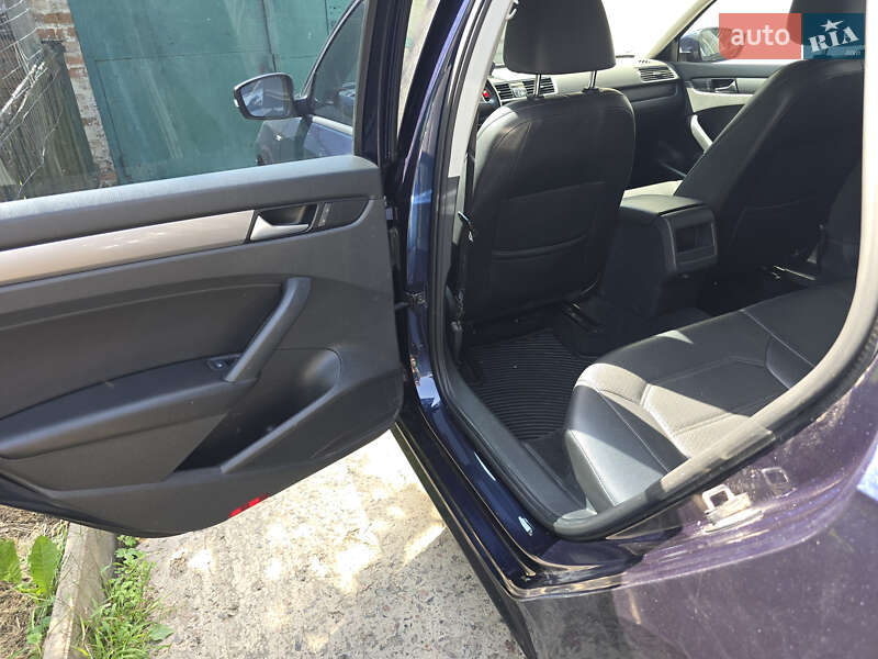 Седан Volkswagen Passat 2015 в Киеве