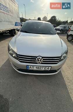 Седан Volkswagen Passat 2013 в Ивано-Франковске
