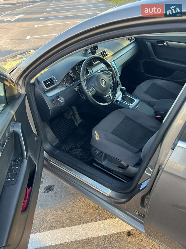 Седан Volkswagen Passat 2011 в Киеве