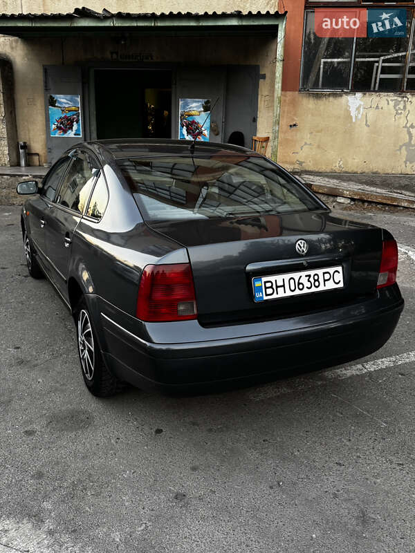Седан Volkswagen Passat 1999 в Одесі