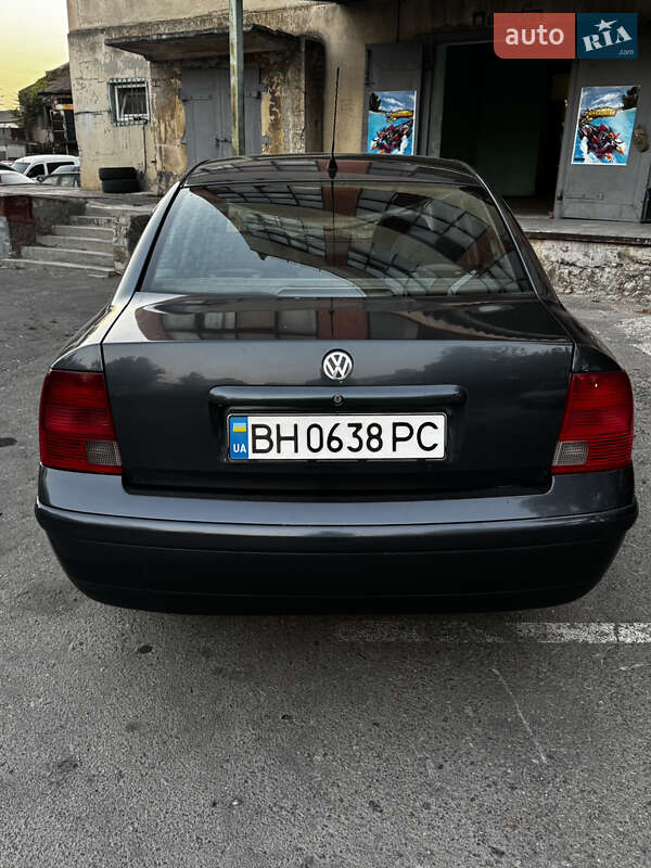 Седан Volkswagen Passat 1999 в Одесі