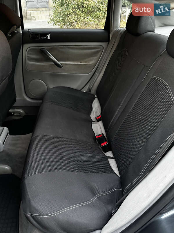 Седан Volkswagen Passat 1999 в Одесі