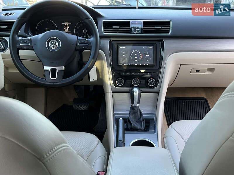 Седан Volkswagen Passat 2014 в Хмельницькому