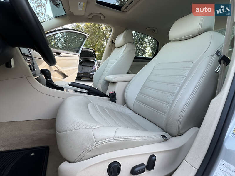 Седан Volkswagen Passat 2014 в Хмельницькому