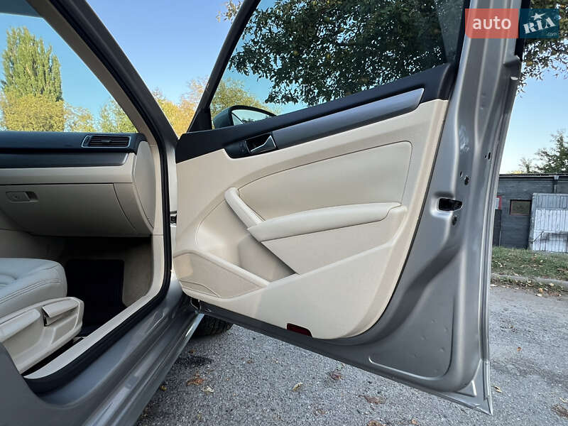 Седан Volkswagen Passat 2014 в Хмельницькому