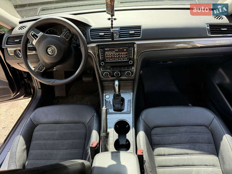 Седан Volkswagen Passat 2013 в Днепре