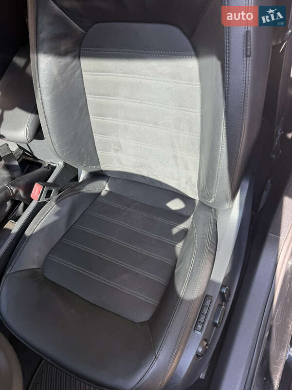 Седан Volkswagen Passat 2013 в Днепре