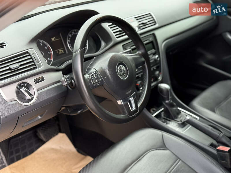 Седан Volkswagen Passat 2014 в Днепре