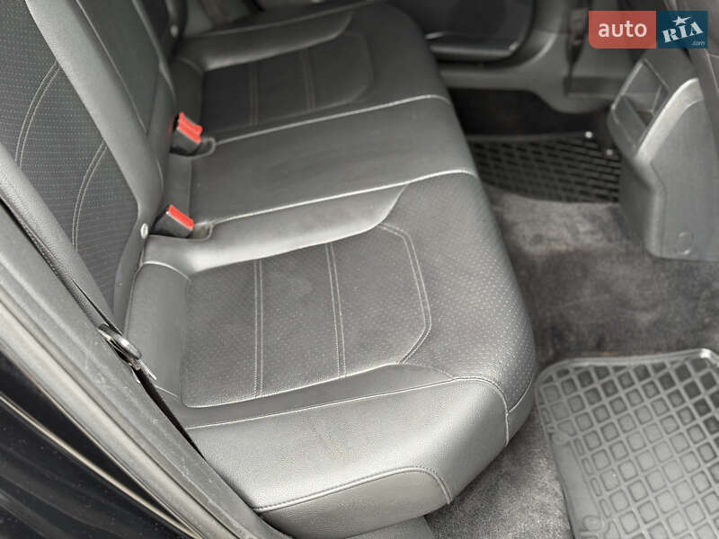 Седан Volkswagen Passat 2014 в Днепре
