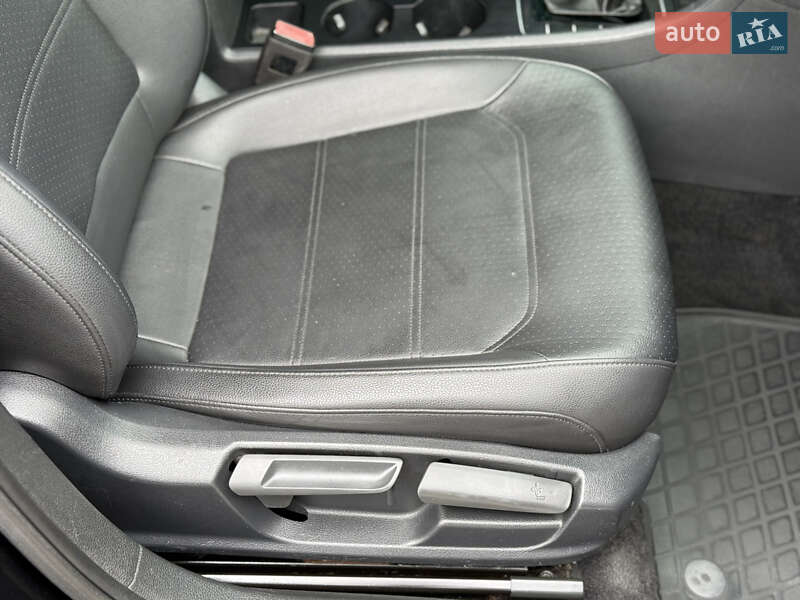 Седан Volkswagen Passat 2014 в Днепре