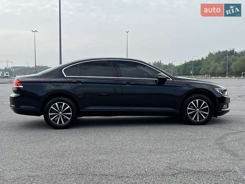 Седан Volkswagen Passat 2017 в Львові
