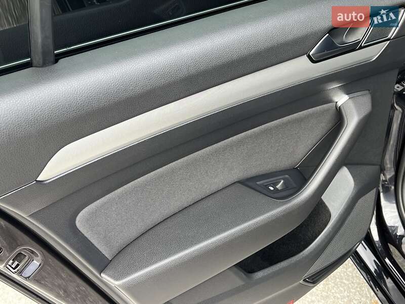 Седан Volkswagen Passat 2017 в Львові