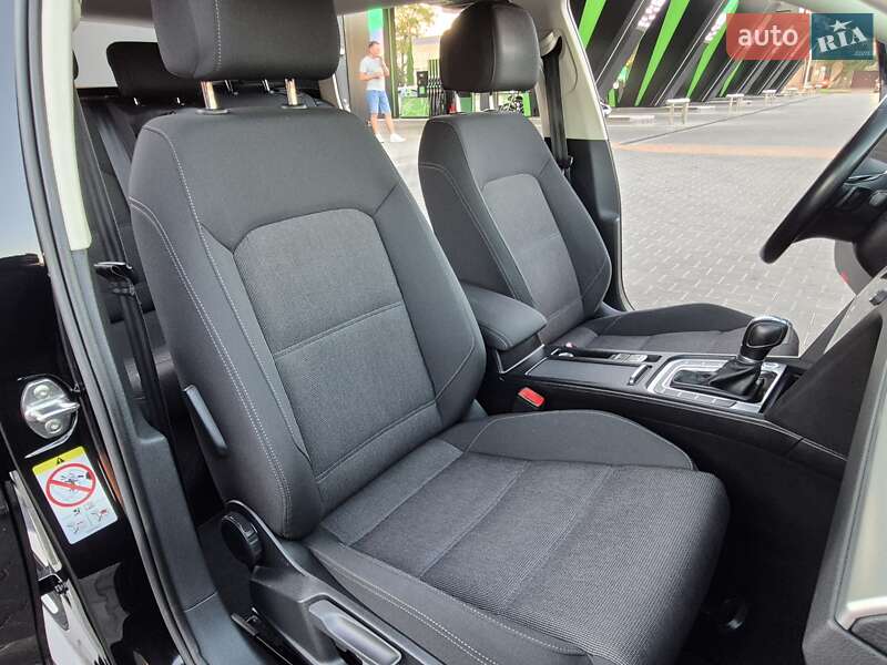 Универсал Volkswagen Passat 2019 в Одессе фото 119 Универсал Volkswagen Passat 2019 в Одессе