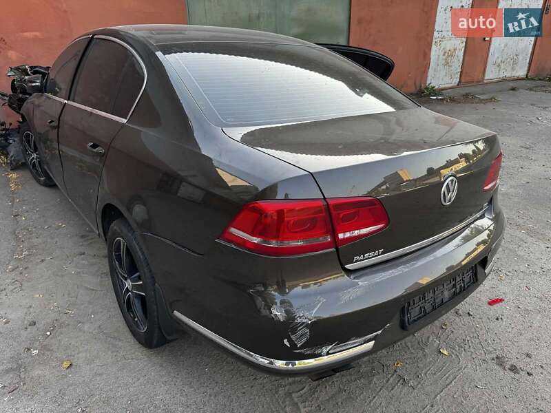 Седан Volkswagen Passat 2012 в Киеве
