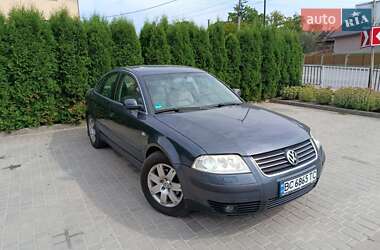 Седан Volkswagen Passat 2002 в Новояворовске