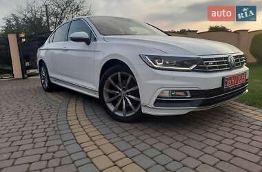 Седан Volkswagen Passat 2018 в Львове