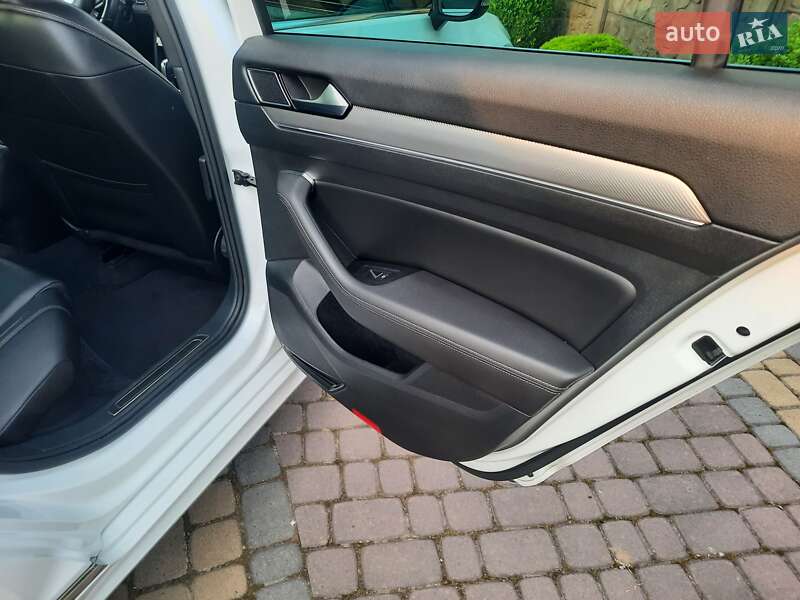 Седан Volkswagen Passat 2018 в Стрые