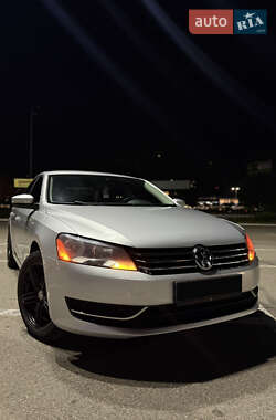 Седан Volkswagen Passat 2014 в Києві