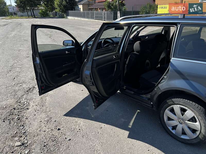 Універсал Volkswagen Passat 2002 в Віньківцях