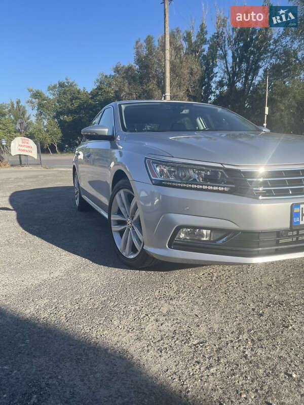 Седан Volkswagen Passat 2018 в Дніпрі