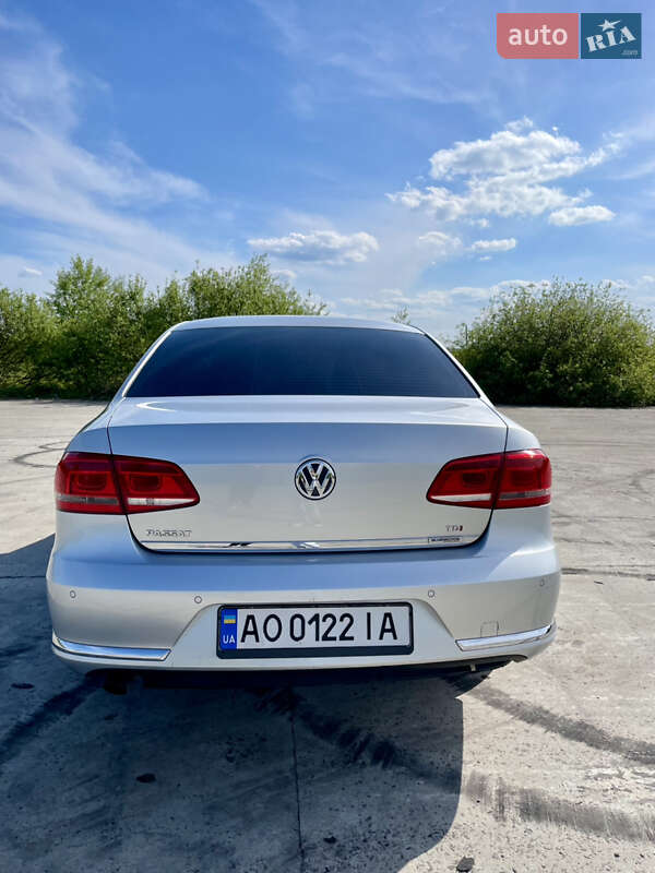 Седан Volkswagen Passat 2012 в Ужгороді