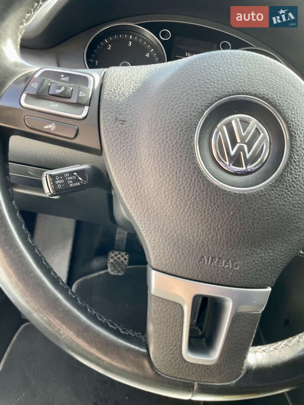 Седан Volkswagen Passat 2012 в Ужгороді