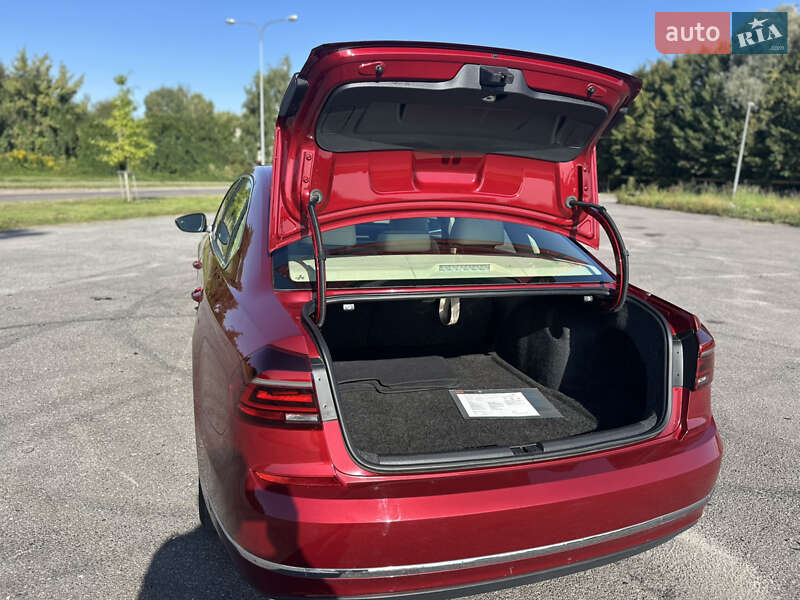 Седан Volkswagen Passat 2017 в Львове