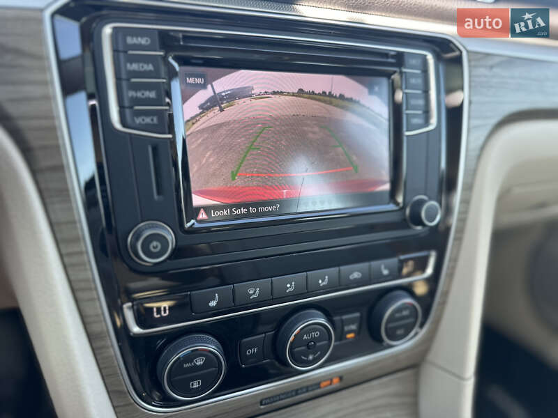 Седан Volkswagen Passat 2017 в Львове