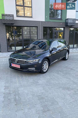Универсал Volkswagen Passat 2020 в Вараше