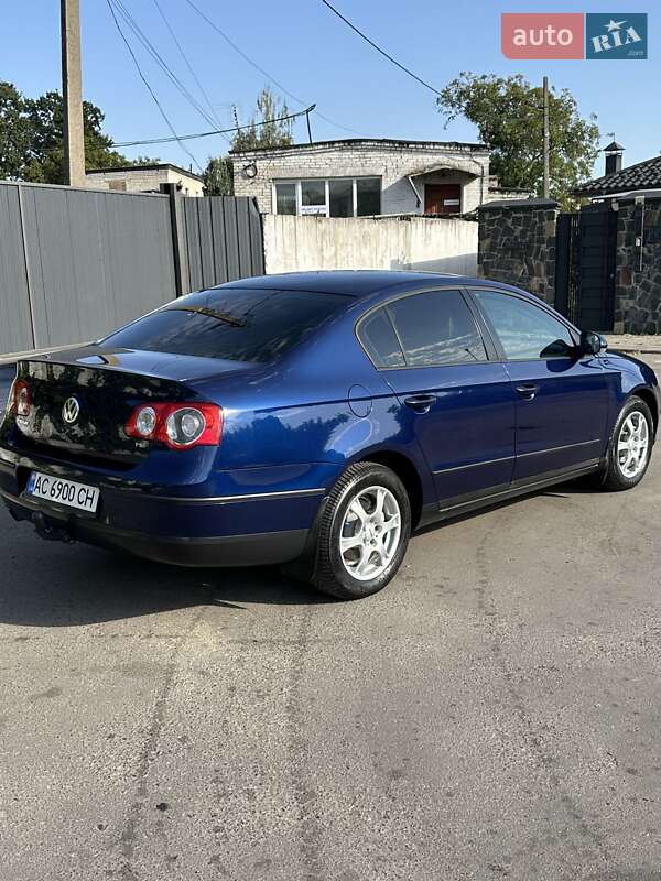 Седан Volkswagen Passat 2005 в Луцке