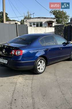 Седан Volkswagen Passat 2005 в 