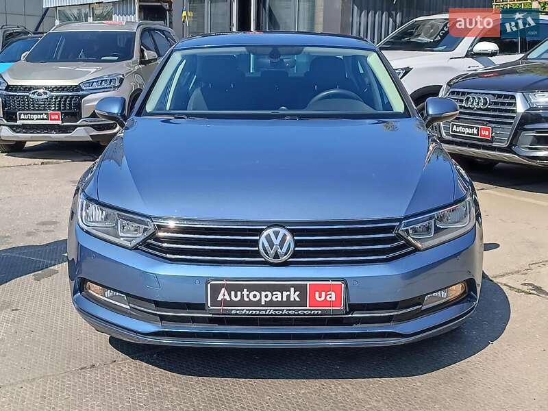 Седан Volkswagen Passat 2015 в Харькове