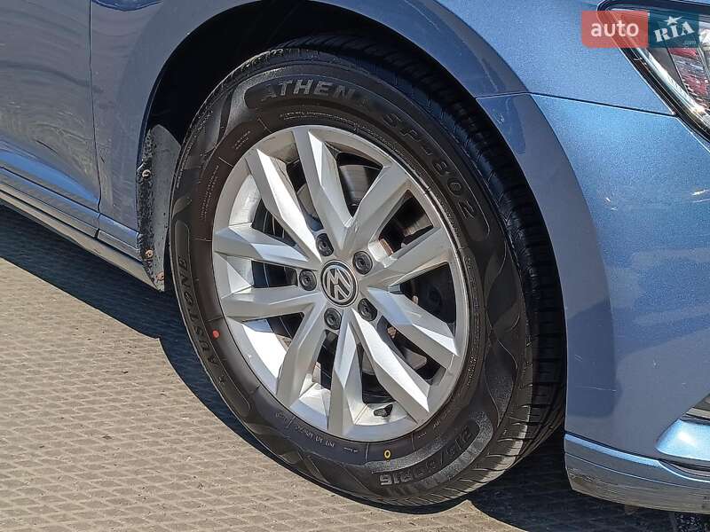 Седан Volkswagen Passat 2015 в Харькове
