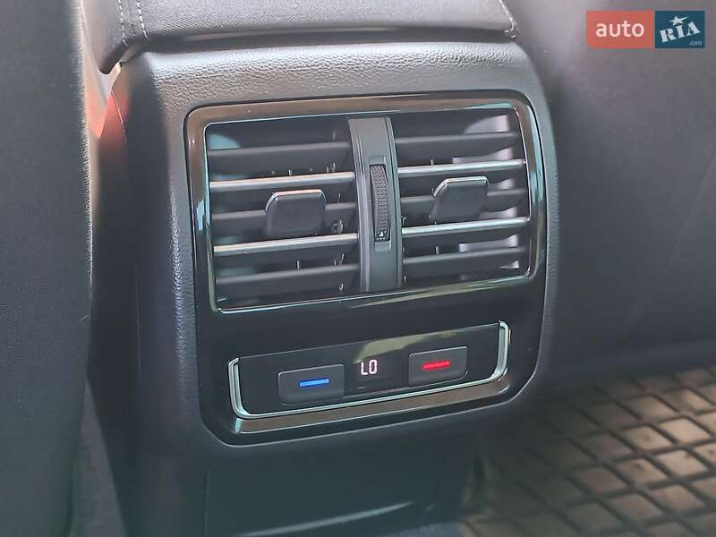 Седан Volkswagen Passat 2015 в Харькове