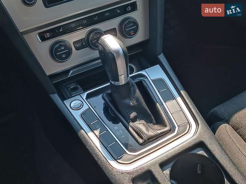 Седан Volkswagen Passat 2015 в Харькове